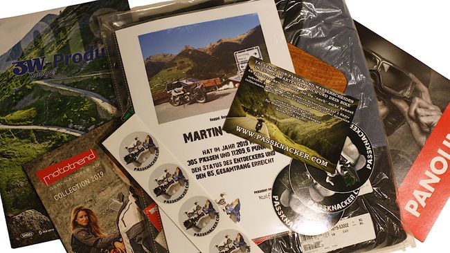 Urkunde, Aufkleber und Postkarte