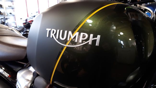 »Triumph« an einer Scrambler 1200 XC