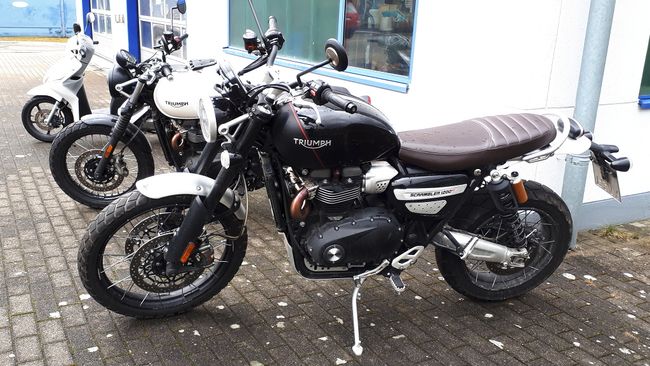 Noch mal eine Scrambler 1200 XC in schwarz / schwarz