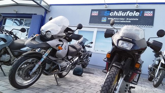 Stand schon draußen zur Abholung bereit: Meine BMW