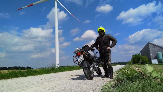 Brust raus, Bauch rein, nicht lateral stehen (aka Plauzenverstecken)