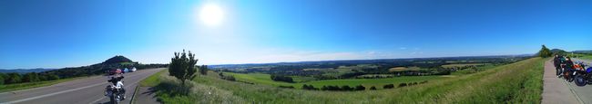 Etwa 200° Panorama mit Hohenstaufen (Blickrichtung Norden)