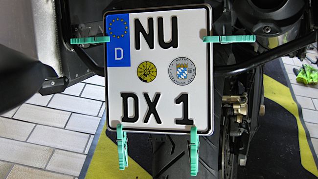 Probehalber mit Wäscheklammern fixiert