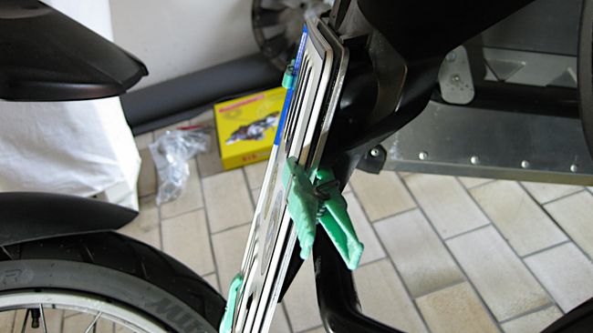 Oben mehr Abstand wegen der Schrauben...