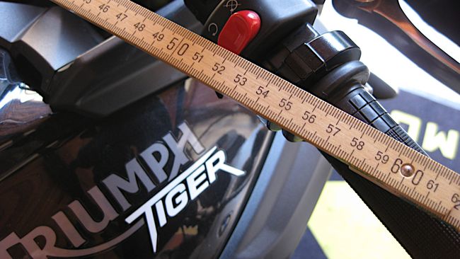 Abstand (außen) der Griffgummis Tiger 800