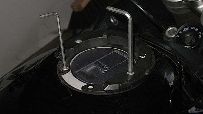 Bei der Demontage des »EVO«-Tankrings