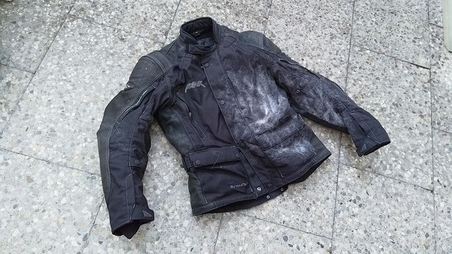 Polo Mohawk mit komischem, weißem Zeug