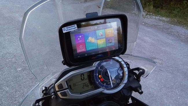13:59 Uhr, ich packe mein neues Navigationsgerät aus