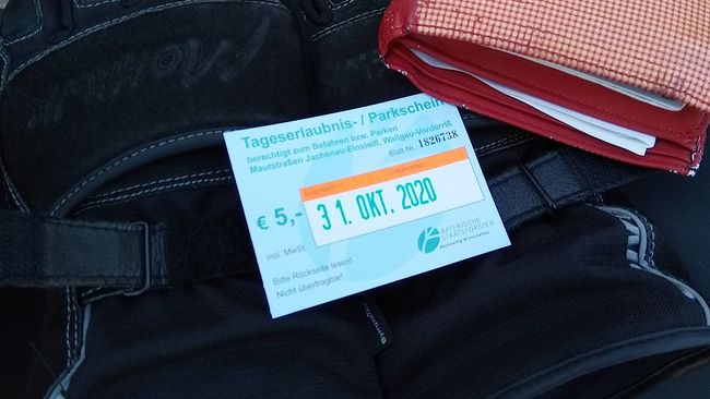 5 Euro für die Fahrt auf der Privatstraße