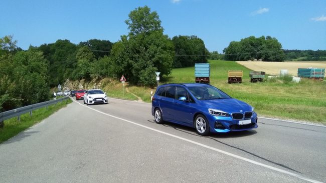 Deutschland ist wieder mobil – und man traf sich (separiert) im Stau