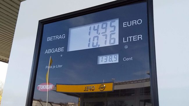 Der Preis pro Liter E10 an der Säule...