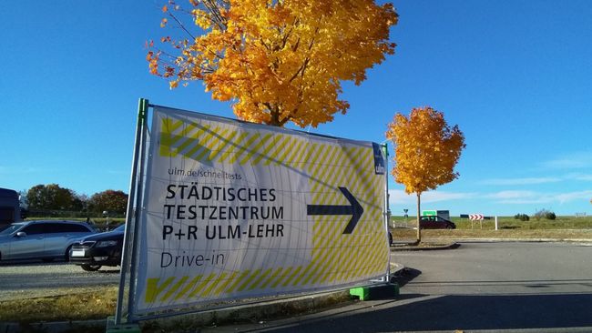 Großer Hinweis zu einem »Drive-in«-Testzentrum 