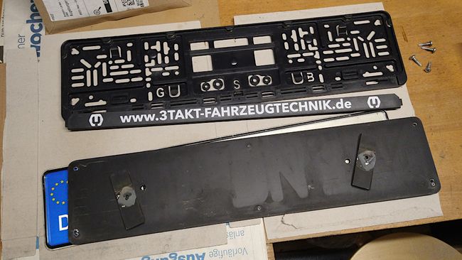 Kunststoffrahmen zur Befestigung von Kennzeichen am PKW, LKW, Anhänger, etc.