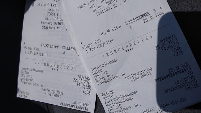 Die Spritpreise sind noch immer sehr hoch (1,749 bzw. 1,739 Euro für E10 in März und Mai 2023)