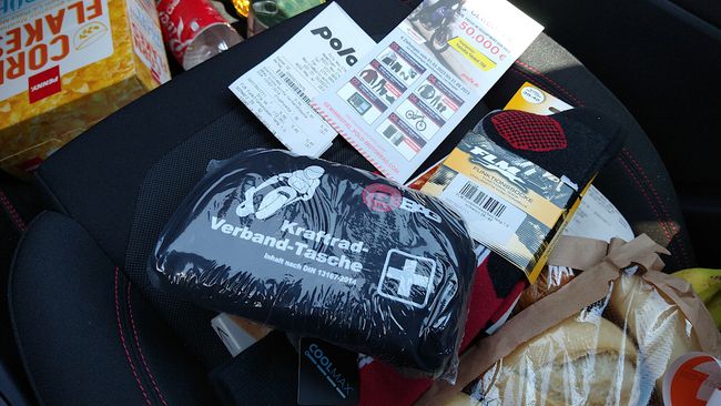 Verbandstäschchen, Socken und sonstiger Einkauf