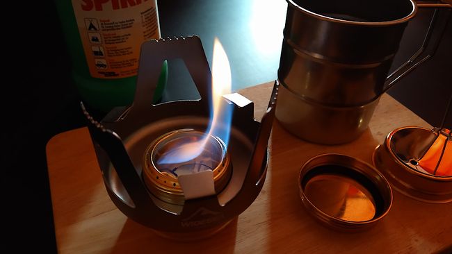 Je wärmer der Spritus wird, desto intensiver die Flamme