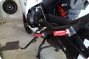 Fußrasten von LSL an einer Yamaha XJ6F